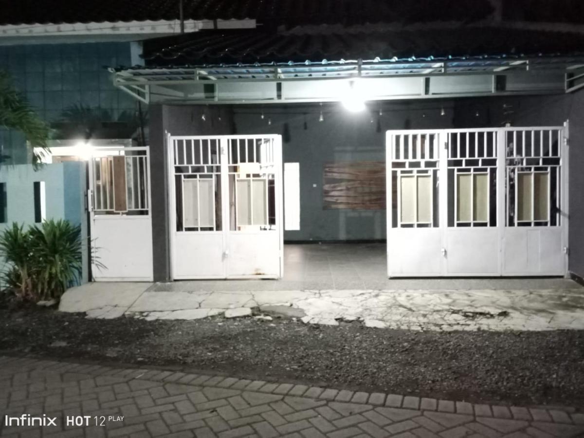 999 Khs 2 Homestay Gilimanuk Buitenkant foto